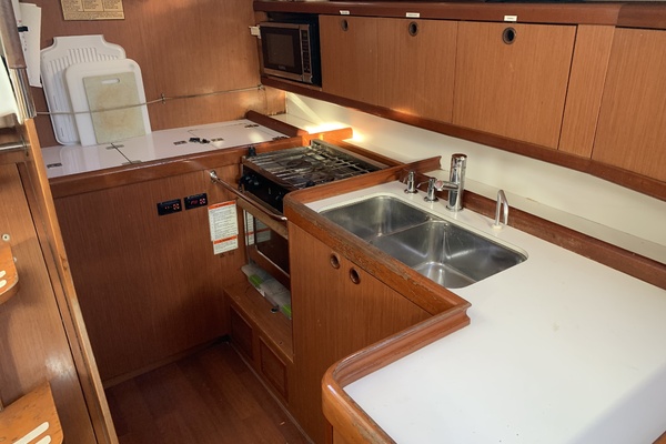 American Spirit II 40ft Beneteau Yacht For Sale