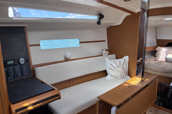 34ft Jeanneau Yacht For Sale