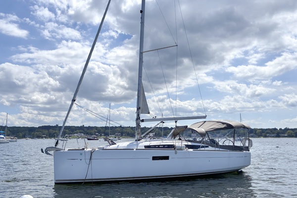 34ft Jeanneau Yacht For Sale