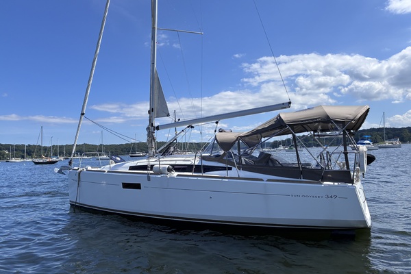 34ft Jeanneau Yacht For Sale