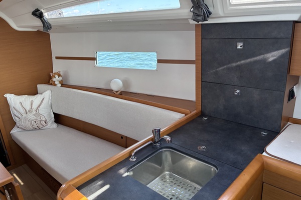 34ft Jeanneau Yacht For Sale