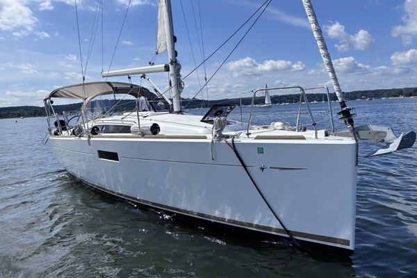 34ft Jeanneau Yacht For Sale