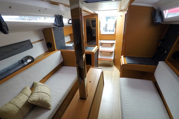 34ft Jeanneau Yacht For Sale