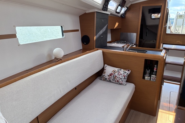 34ft Jeanneau Yacht For Sale