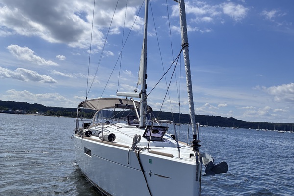 34ft Jeanneau Yacht For Sale