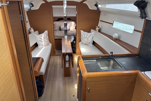 34ft Jeanneau Yacht For Sale