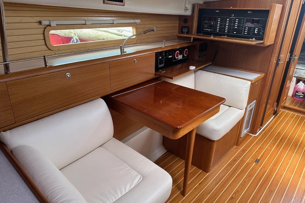 Catalina 425 Yacht For Sale