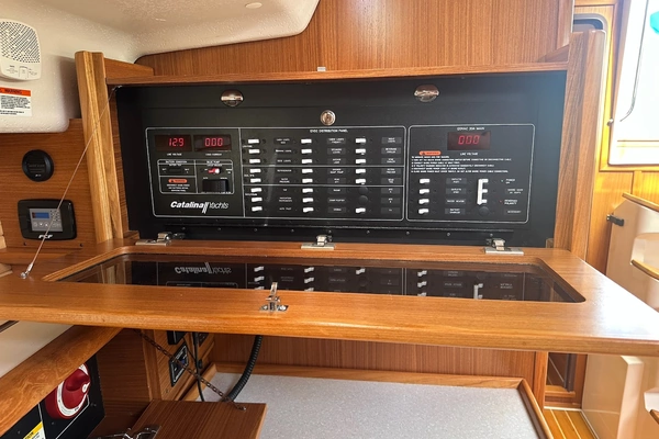 Catalina 425 Yacht For Sale