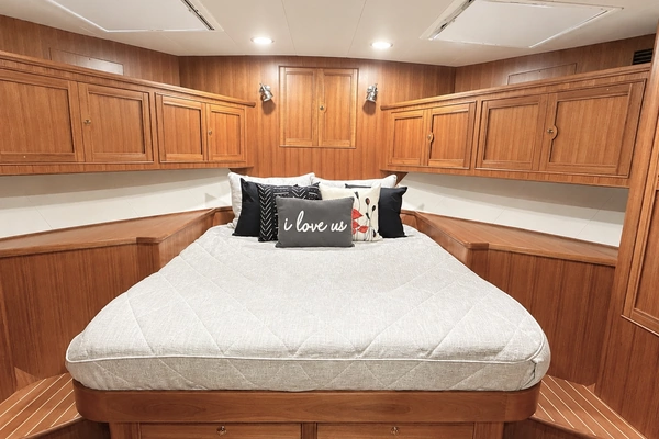 Marlow Explorer 70E-CB Yacht For Sale
