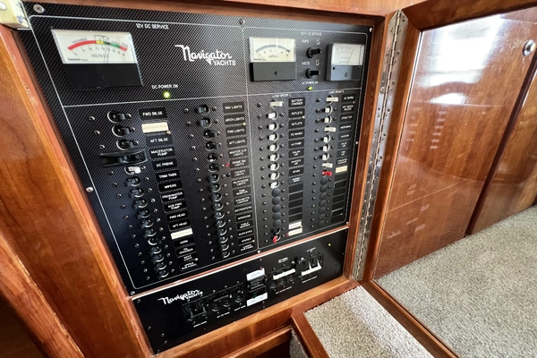 Navigator 4400 Yacht For Sale