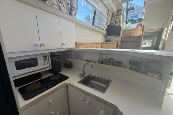 Moonbeam V 34ft Silverton Yacht For Sale