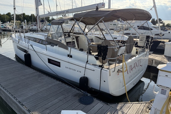 VIVANTE 41ft Jeanneau Yacht For Sale