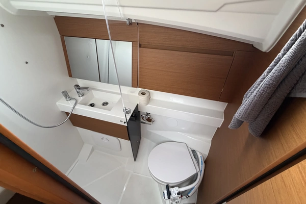 Jeanneau Sun Odyssey 410 Yacht For Sale