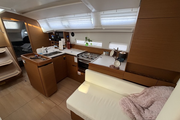 VIVANTE 41ft Jeanneau Yacht For Sale