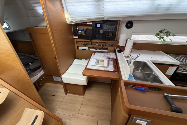 VIVANTE 41ft Jeanneau Yacht For Sale