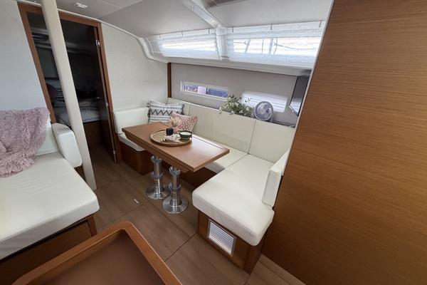 VIVANTE 41ft Jeanneau Yacht For Sale