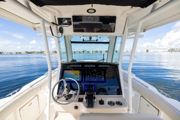 33ft Boston Whaler Yacht For Sale