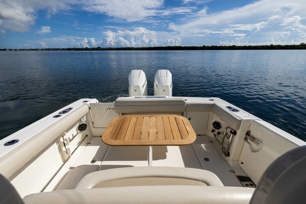 33ft Boston Whaler Yacht For Sale