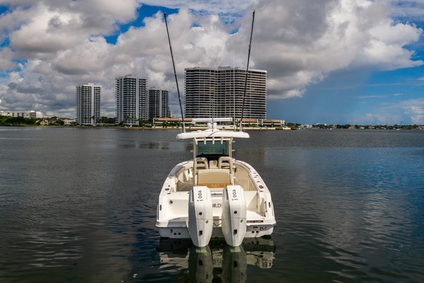 33ft Boston Whaler Yacht For Sale