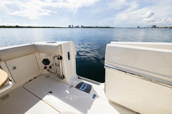 33ft Boston Whaler Yacht For Sale