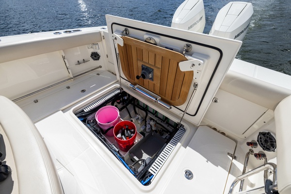 33ft Boston Whaler Yacht For Sale