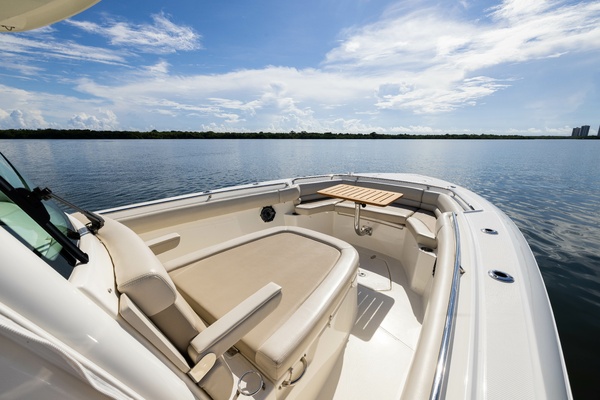 33ft Boston Whaler Yacht For Sale