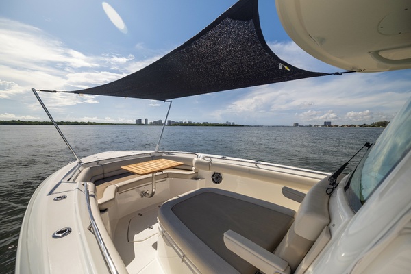 33ft Boston Whaler Yacht For Sale