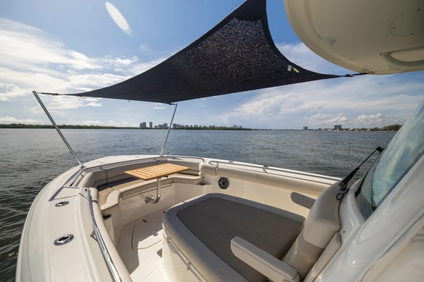 Boston Whaler 330 Outrage Yacht For Sale