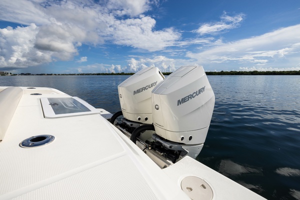 33ft Boston Whaler Yacht For Sale