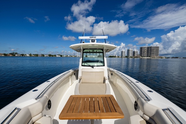 33ft Boston Whaler Yacht For Sale