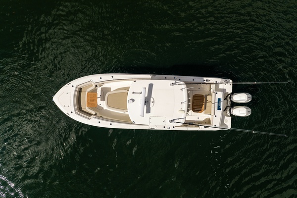 33ft Boston Whaler Yacht For Sale