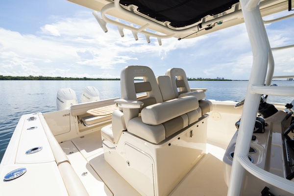 33ft Boston Whaler Yacht For Sale