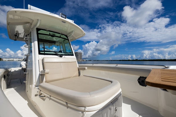 33ft Boston Whaler Yacht For Sale