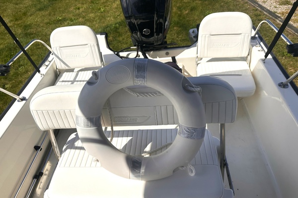 17ft Boston Whaler Yacht For Sale