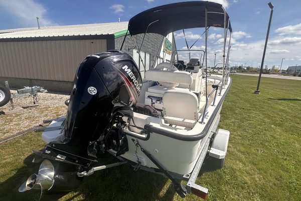 17ft Boston Whaler Yacht For Sale