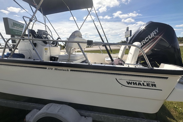 17ft Boston Whaler Yacht For Sale