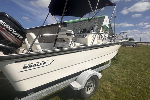 17ft Boston Whaler Yacht For Sale