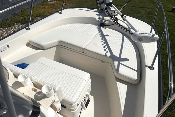 17ft Boston Whaler Yacht For Sale