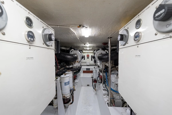 Hatteras 55 Convertible Yacht For Sale