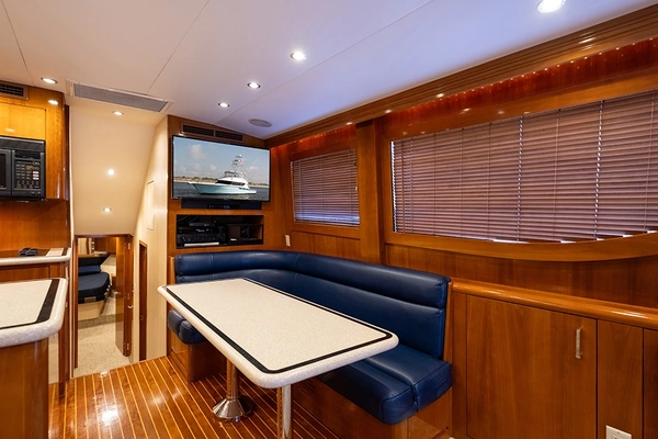 Hatteras 55 Convertible Yacht For Sale