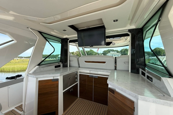 Tiara Yachts 48 LS Yacht For Sale