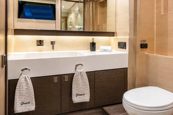 Cruisers 60 FLY Yacht For Sale