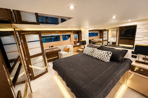 Cruisers 60 FLY Yacht For Sale