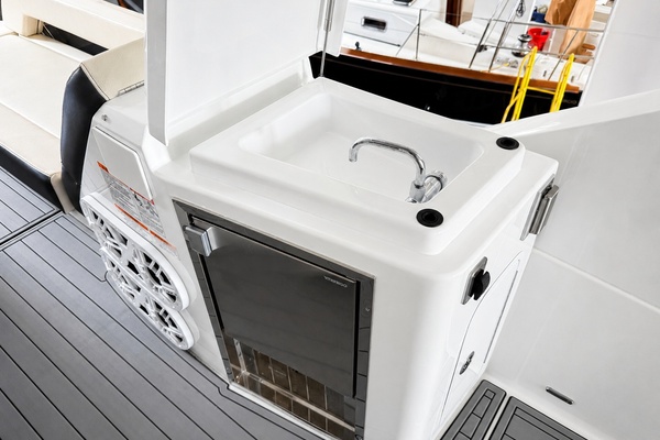 60ft Cruisers Yacht For Sale