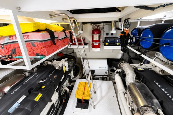 Cruisers 60 FLY Yacht For Sale