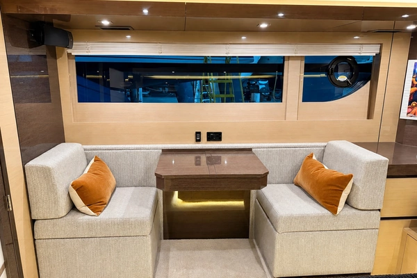 Cruisers 60 FLY Yacht For Sale