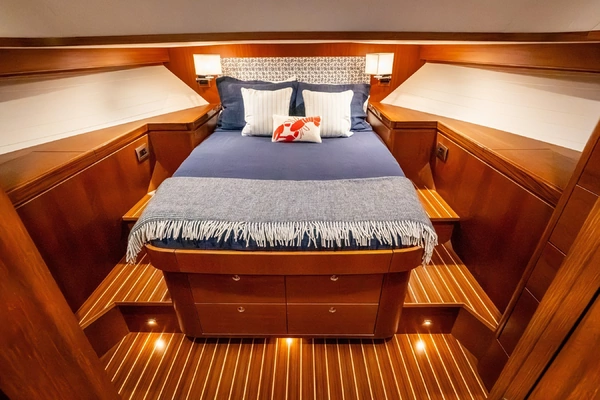 Hunt Yachts 56 Flybridge Yacht For Sale