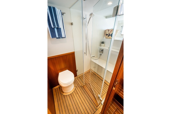 56ft Hunt Yachts Yacht For Sale