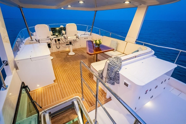Hunt Yachts 56 Flybridge Yacht For Sale