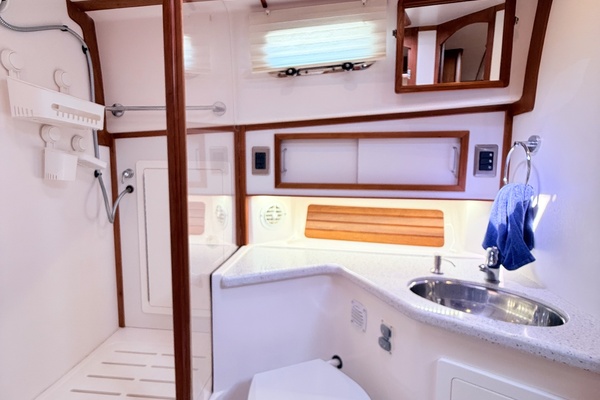 OFF PISTE 42ft Sabre Yacht For Sale